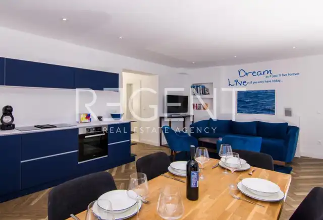 Trogir - Attico moderno di cinque locali con terrazza e vista mare 185 m2