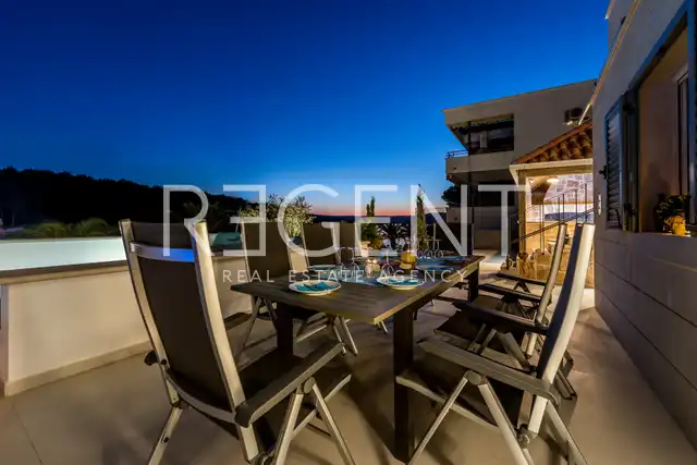 Brač, Milna - Moderní vila v první řadě u moře, 264 m2
