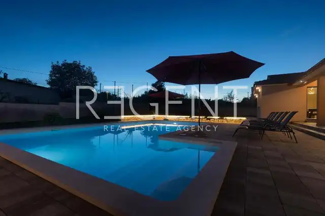 Istrijský polostrov, Tinjan – Nádherná moderná vila s bazénom 260 m2