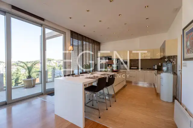 Dubrovnik, Lapad - Luksuzan četverosoban penthouse s krovnom terasom