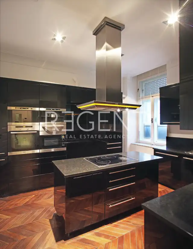 Zagreb, Donji grad, Marulićev trg – luksuzan ured od 280 m²