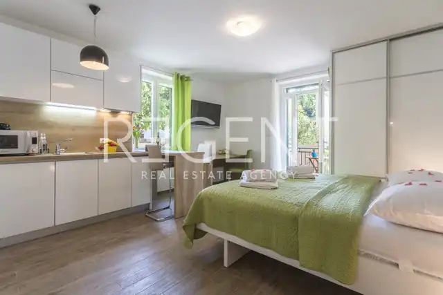Split, Bačvice - Stan s 3 apartmanske jedinice i prostranim vrtom