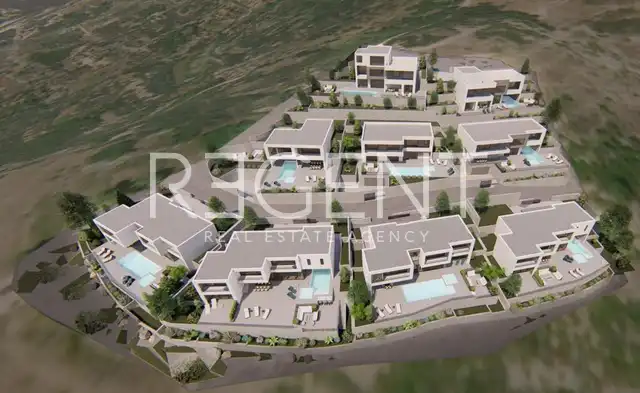 Omiš, Mali Rat - Pozemok s projektom 780 m2