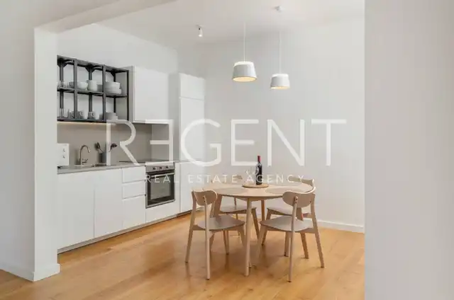 Split, Lučac - Appartement de deux pièces avec loggia et vue sur la ville.