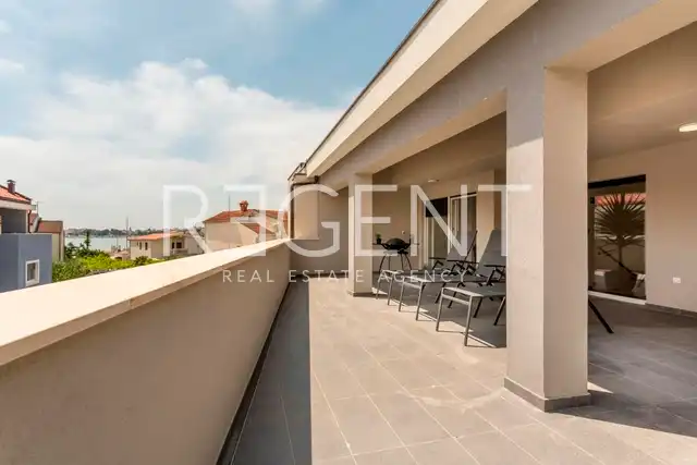 Podstrana - Three-room apartment with a terrace
