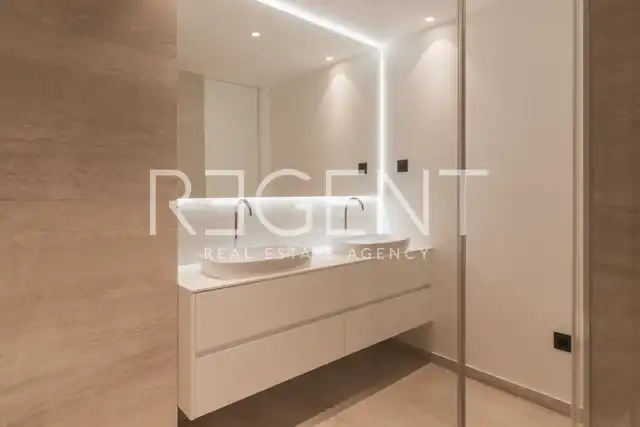 Zagreb, Nova cesta — četverosoban dvoetažni stan 164 m² s dvije garaže
