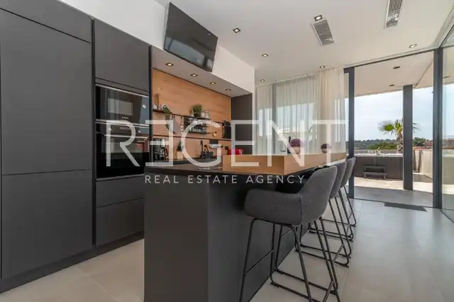 Trogir, Čiovo – Penthouse, 227 m² s 360° terasom i wellnessom