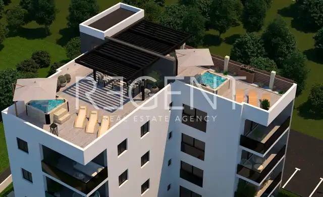 Trogir, Okrug Gornji – Dvosoban penthouse s krovnom terasom 77 m2 novogradnja