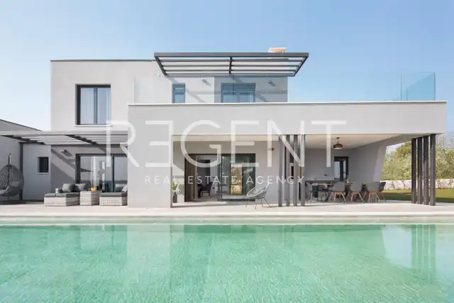 Villa 250 m², Vodnjan area — 78 m² pool, 1600 m² plot