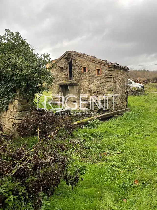 Istrien, Kostrčani - Projekt, Steinhof mit der Möglichkeit der Renovierung und des Baus einer Steinvilla