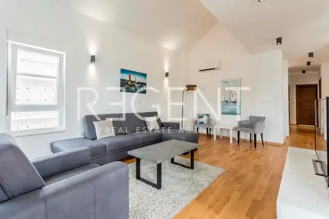 Podstrana - Three-room apartment with a terrace