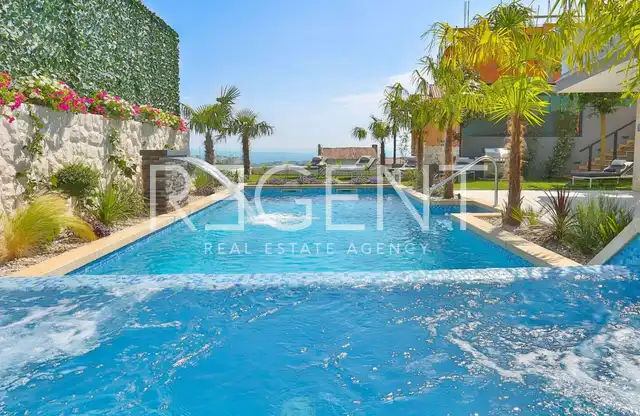 Split, Kučine - Luxusná vila 700 m2