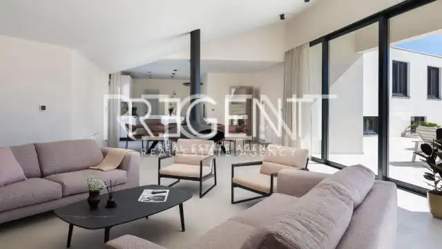 Trogir, Marina- luksuzna vila u mirnom okruženju, 6900m2