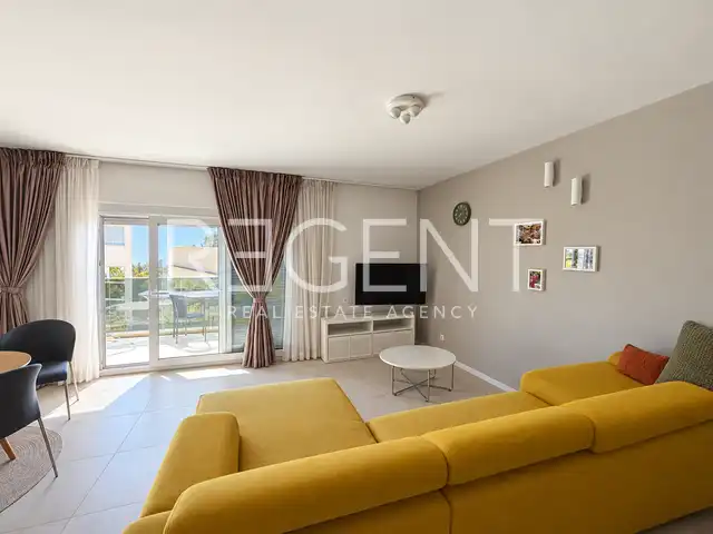 Split, Žnjan – stan 82 m², 2SS, balkon, lift, drugi red do mora