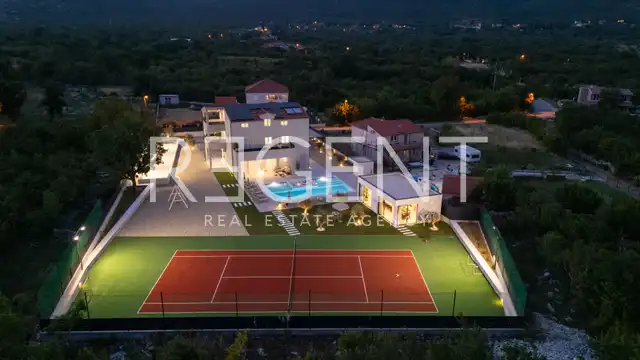 Trogir, Seget - Modern villa with heated pool and sea view