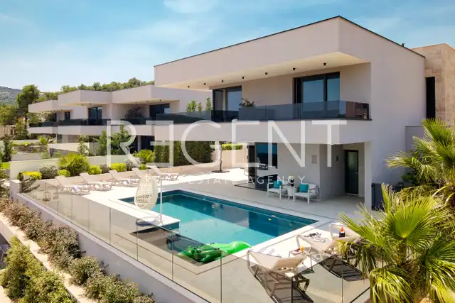 Marina Hills Resort — 3 vily s bazénom, 12 izieb a výhľad na more