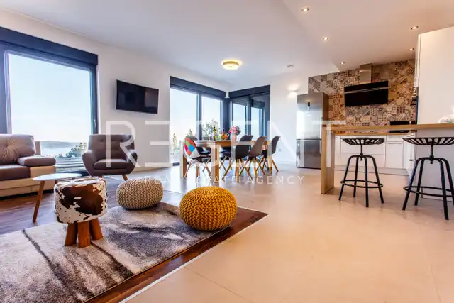 Vila 232 m², Kaštel Stari — 4SS, grijani bazen, pogled na more