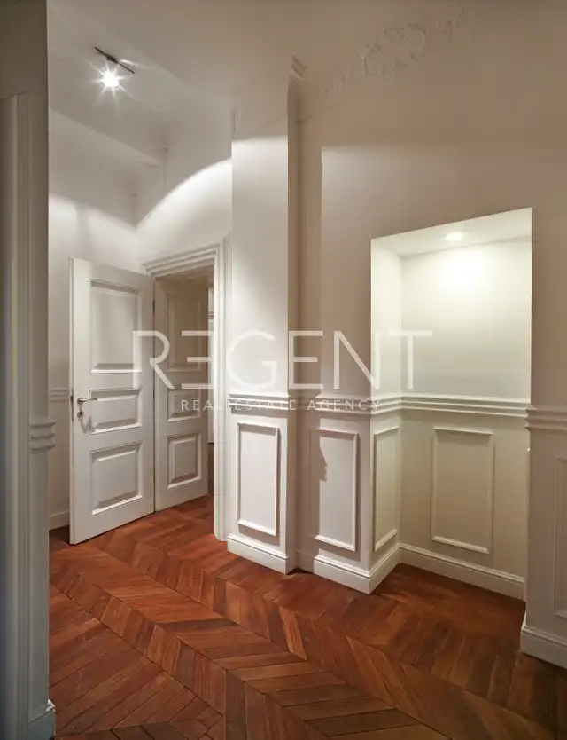 Zagreb, Donji grad, Marulićev trg – luksuzan ured od 280 m²