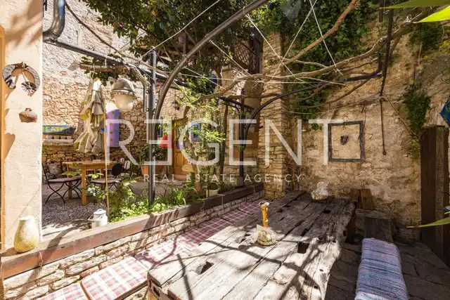 Istrien, Bale – Charmantes Haus mit Taverne und fünf Wohnungen