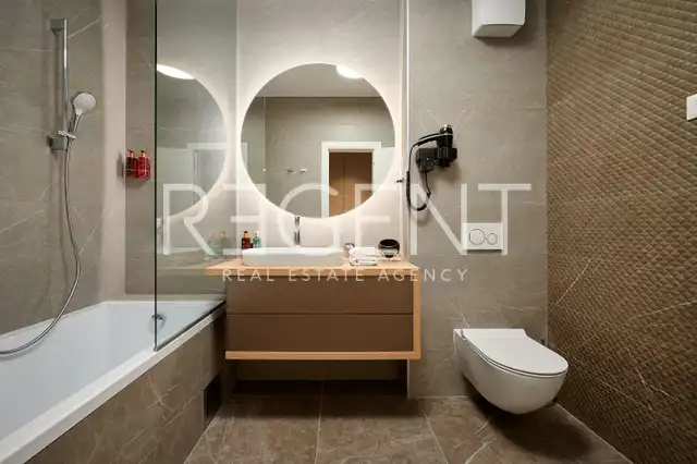 Trogir, Marina - Vila 400 m², 4 izby, bazén 30 m², 150 m od mora