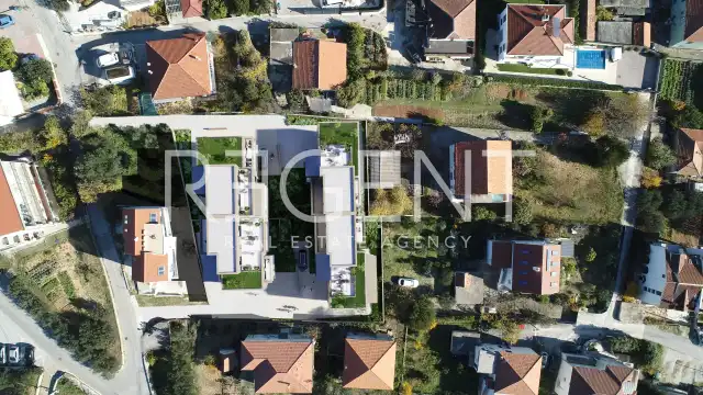 Trogir - Three-bedroom apartment near the center with a balcony of 77 m2