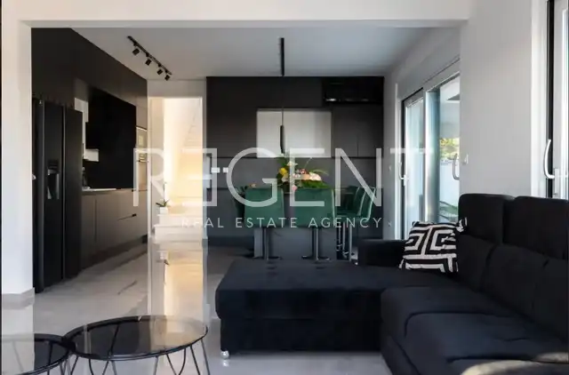 Villa 217 m², Vinišće — 4 camere da letto, jacuzzi, vista mare