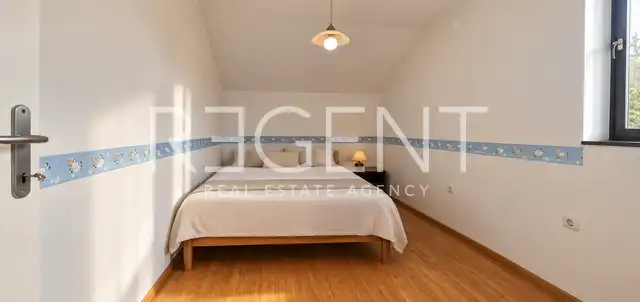 Maksimir – casa bifamiliare di 230 m² con garage