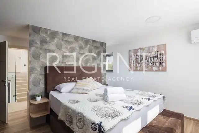 Šibenik, Žaborić - Moderna novoizgrađena vila s bazenom 380 m2