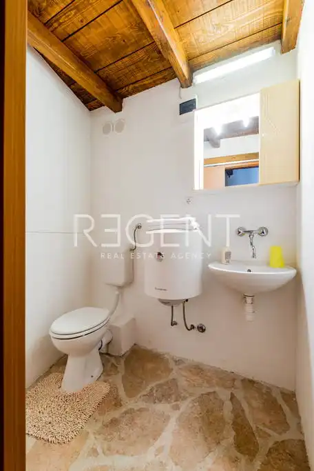 Brač, Murvica - Maison en pierre avec quatre appartements