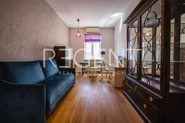 Appartement 240 m², Donji grad — 3 chambres, balcon, parking