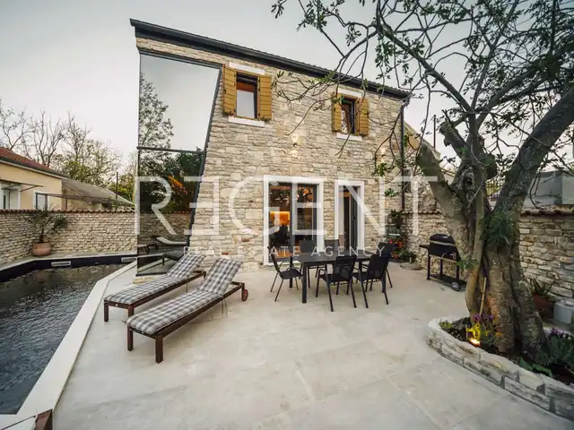 Zadar, Privlaka – Nově postavená kamenná-moderní vila
