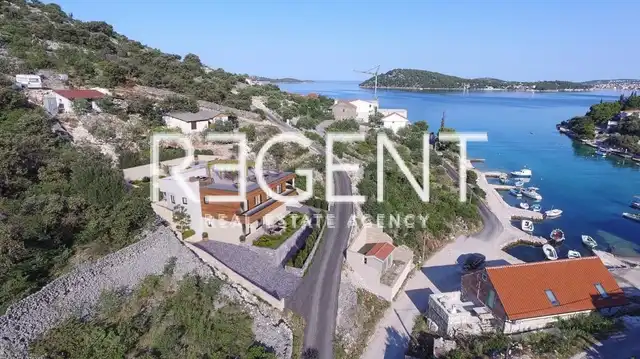 Rogoznica, Ražanj - Vila ve výstavbě první řada u moře 250 m2