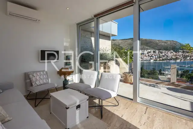 Dubrovnik, Lapad – penthouse 268 m², krovna terasa, bazen, garaža