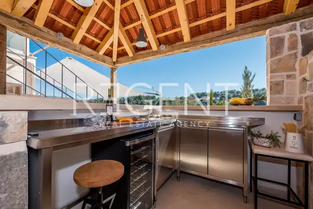 Brač, Milna - Moderní vila v první řadě u moře, 264 m2
