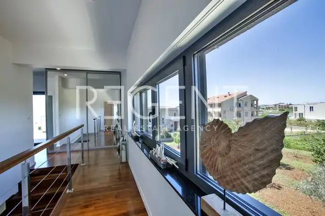 Zadar, Sukošan – Exklusive zweistöckige Villa mit Pool, 170 m²