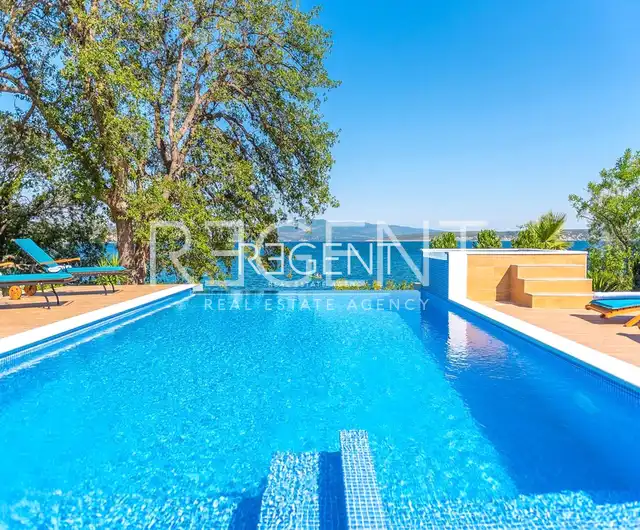 Zadar, Posedarje - Vila prvý rad pri mori 300 m2