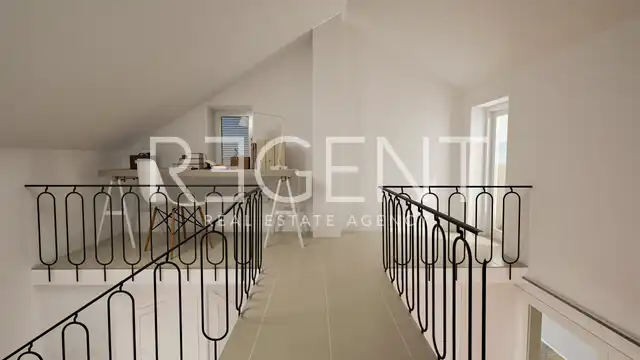 Makarska, Zelenka - Dvojpodlažný penthouse v novostavbe s garážou