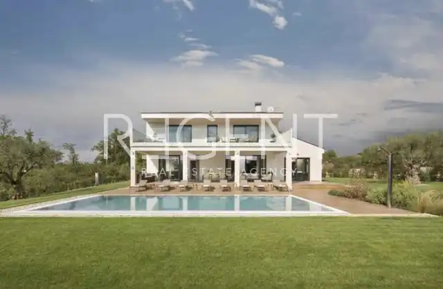 Istria, Višnjan – Villa 250 m2 on a plot of 1659 m2 top location