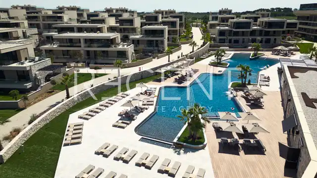 Istra, Petram Resort – dvoetažni penthouse 148 m², krovna terasa