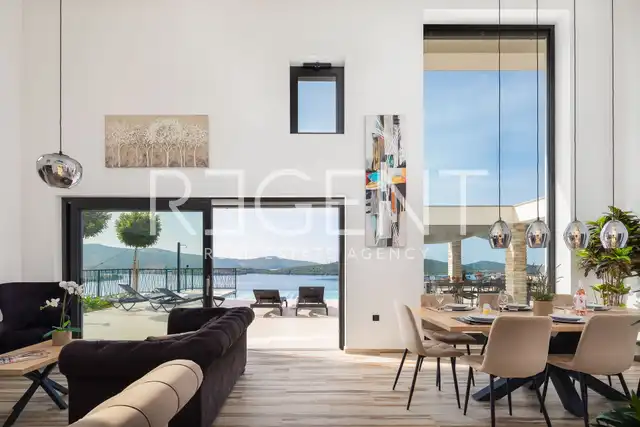 Šibenik, Žaborić - Moderna novoizgrađena vila s bazenom 380 m2