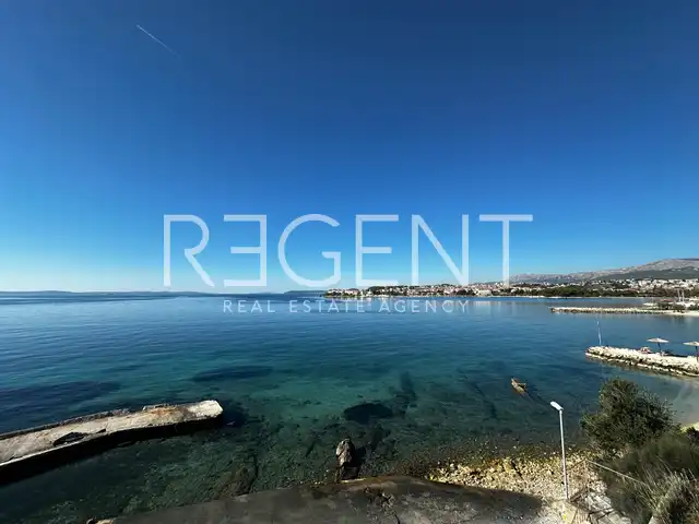 Split, Podstrana - Luksuzan dvoetažni stan prvi red uz more, 200 m2