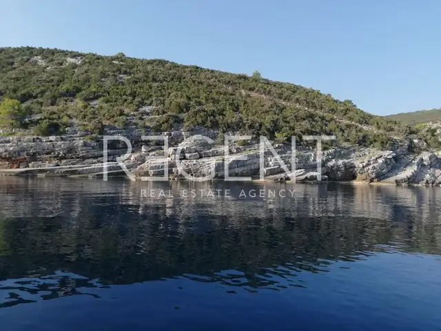 Hvar - Atraktívny pozemok pri mori 74765 m2
