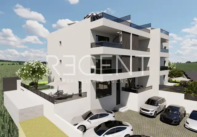 Trogir, Okrug Gornji - Drei-Zimmer-Wohnung mit Loggia