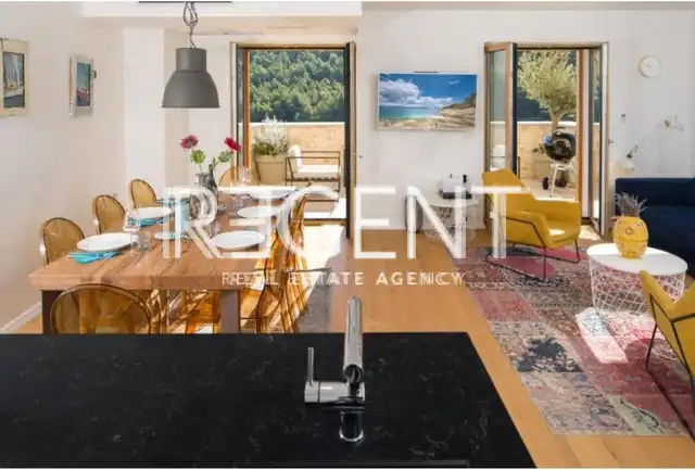 Hvar - Kamenná vila s unikátním designem 250m2