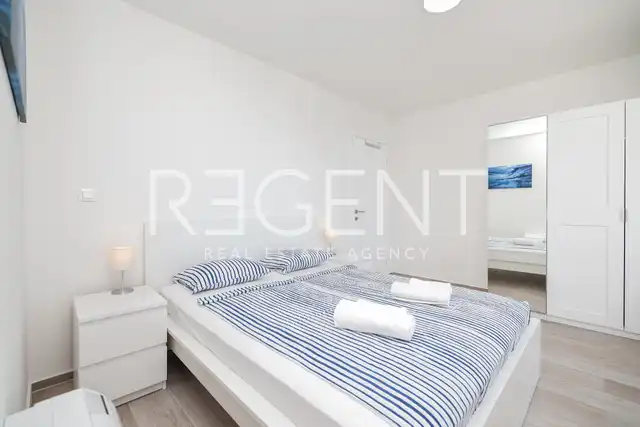 Privlaka - Reihenhaus mit Pool und Dachterrasse