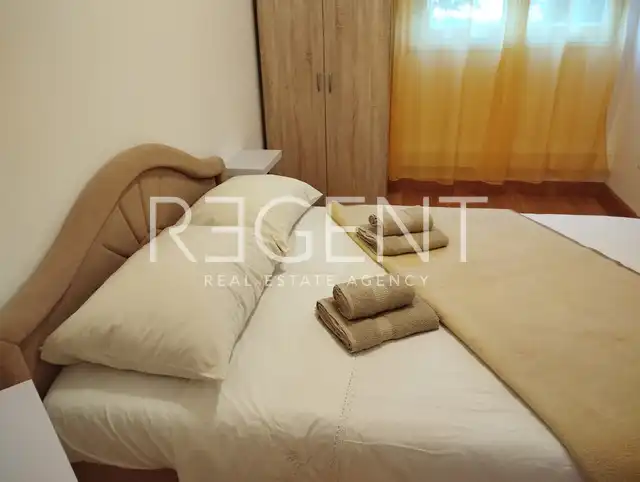 Split, Žnjan - Appartement de trois pièces avec loggia