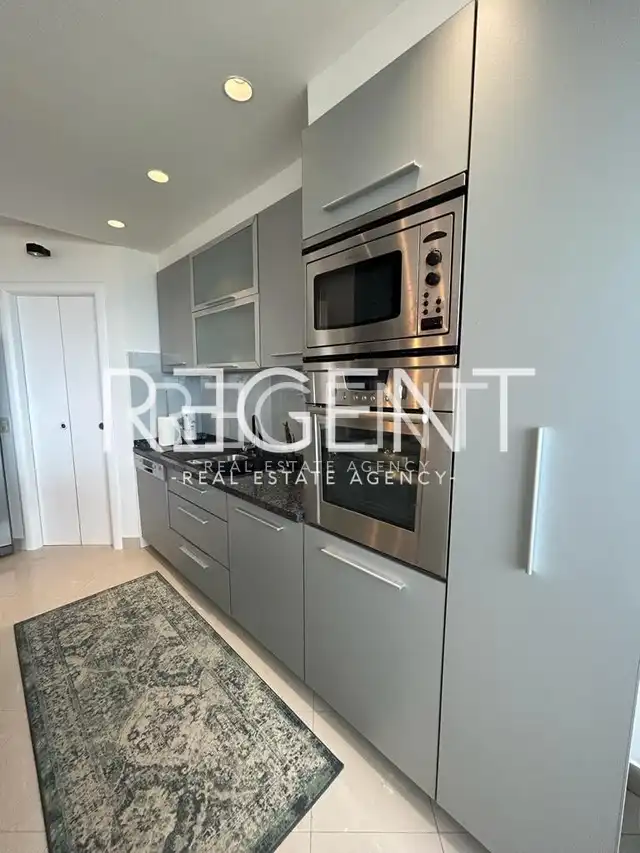 Split, Žnjan - Appartement de trois pièces avec vue sur la mer LONG TERME