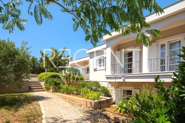 Istria, Poreč – Priestranná a elegantná vila s bazénom 400 m2