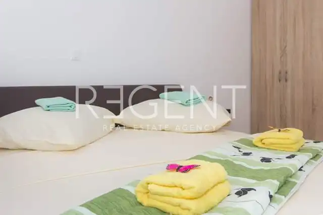 Split, Žnjan - Appartement de trois pièces avec loggia