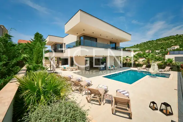 Marina Hills Resort — 3 vily s bazénom, 12 izieb a výhľad na more